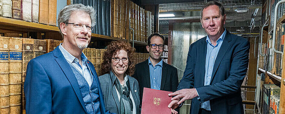 Zuwendungsbescheid für Übernahme der Vereinsbibliothek Pommerscher Greif an UB Greifswald übergeben