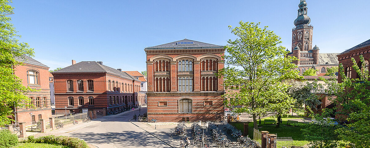 Lesen Sie hier mehr zum Gropius-Bau der Alten Universitätsbibliothek